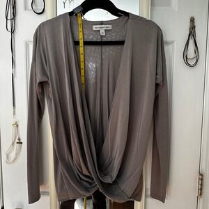 Abercrombie Fitch Womens Gray Long Sleeve Drape Front Twist Hem Top Size M